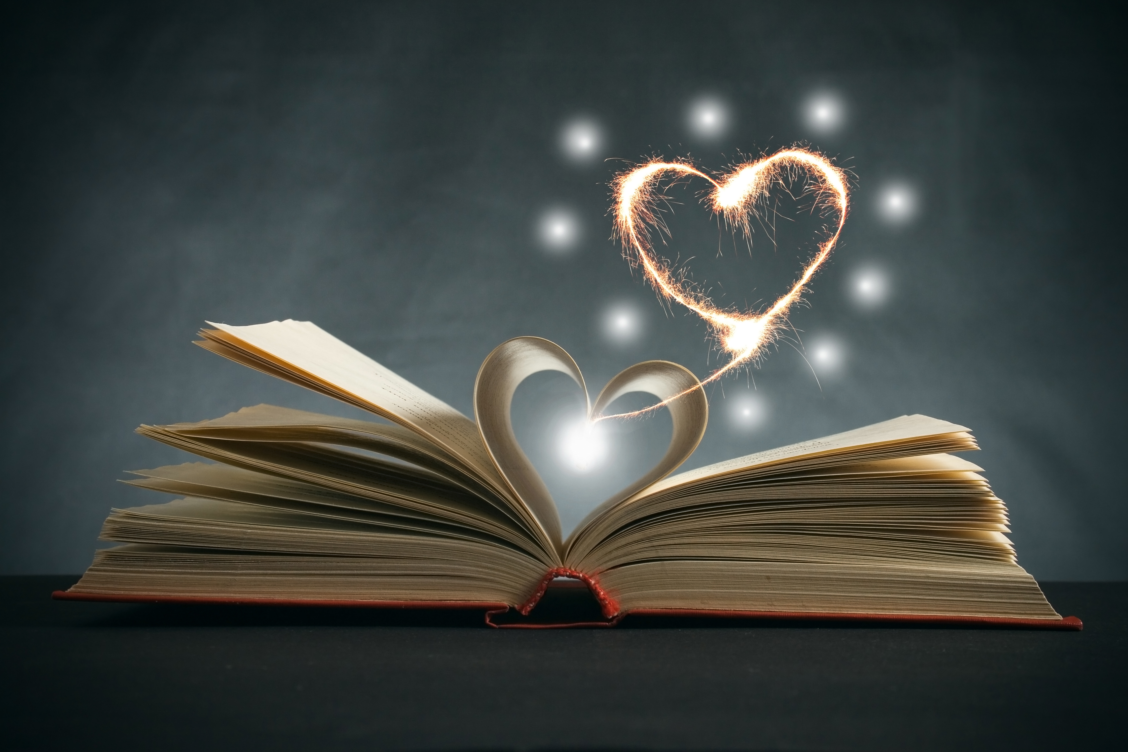 Books in my life. Страницы книги, изогнутые в форме сердца. My Life book. Photo Page.